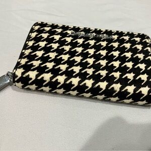 Michael Kors Black and White Houndstooth Zip Wallet NEW